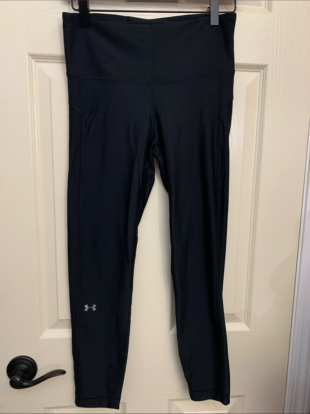 Under Armour Women’s Black Mid-Rise Performance Leggings